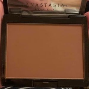 *New* ABH bronzer in Cappuccino.